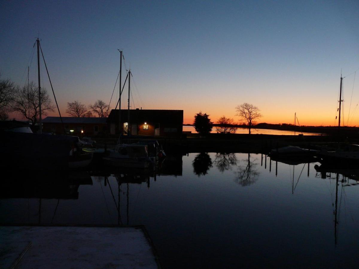 Haus Am Teich - Teichblick Apartment Fehmarn Bagian luar foto